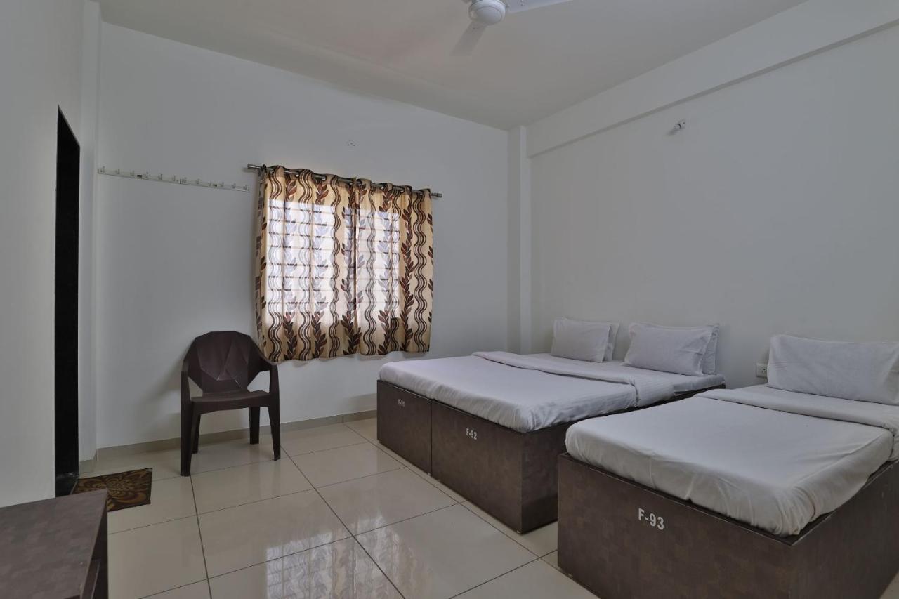 Spot On 38154 Shakti Hostel & Hotel Bhuj Ngoại thất bức ảnh